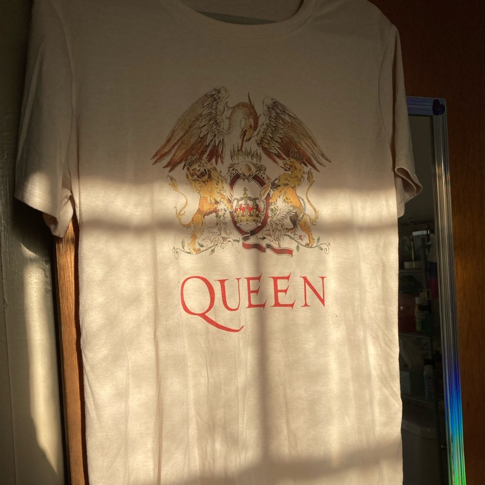 Queen Graphic T-Shirt in Cream